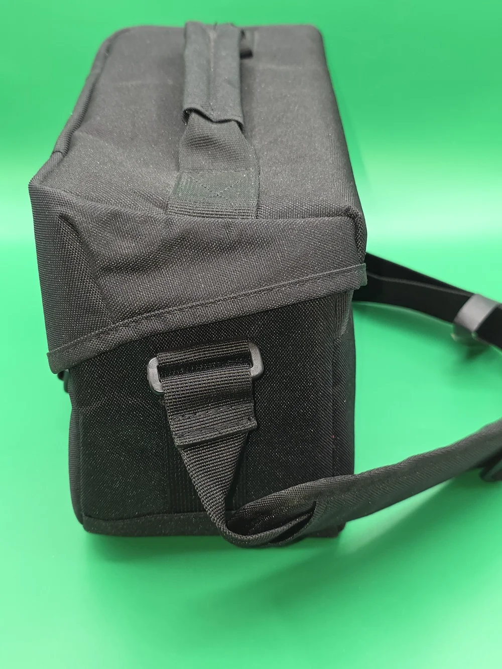 Canon Medium Camera Bag – Sleek Black & MINT Condition!